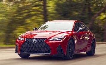 Lexus прощается с моделями IS, RC и UX 300e