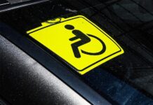 В Госдуме предлагают ужесточить наказание за незаконную установку знака «Инвалид» на автомобили