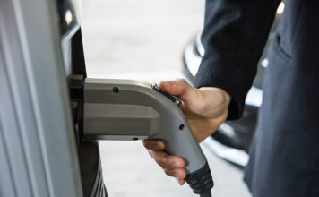 В России создадут зарядную станцию для электромобилей мощностью 320 кВт