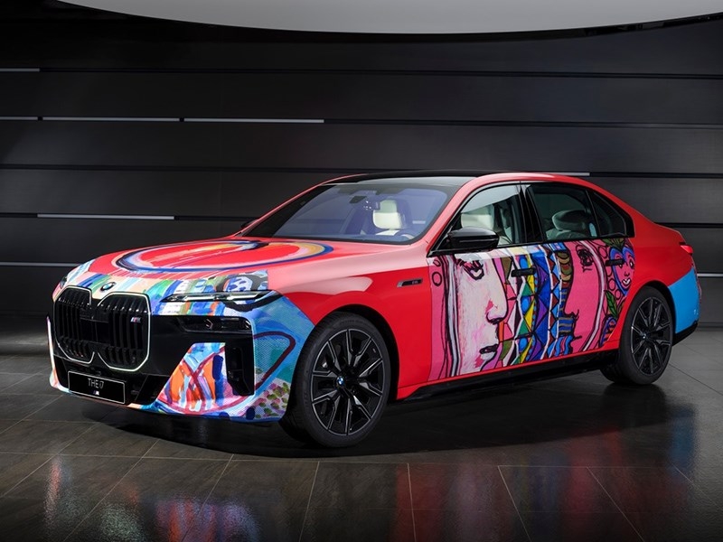 BMW превратила электрический седан i7 в арт-объект