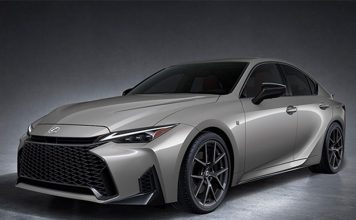 Lexus представила третий рестайлинг модели IS
