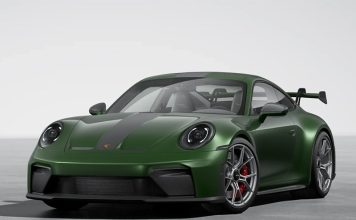 Британская пара отметила 70 лет брака покупкой нового Porsche 911 GT3