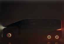 Lexus превратил LS в шестиколесный минивэн