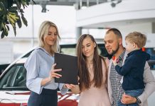 Многодетные семьи могут освободить от утильсбора при покупке семиместных автомобилей