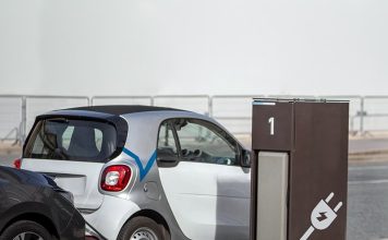 Москвичи стали реже парковать свои автомобили с ДВС на зарядных станциях для электрокаров