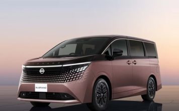 Nissan Elgrand спустя 15 лет получил обновление