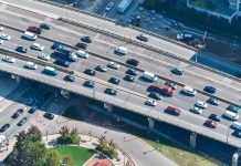 В России с 2026 года введут новые дорожные знаки и изменят нормы парковки