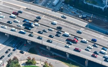 В России с 2026 года введут новые дорожные знаки и изменят нормы парковки