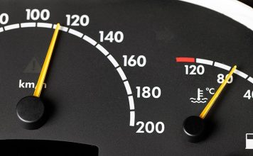 Китайское правительство планирует ограничить разгон до “сотни” автомобилей