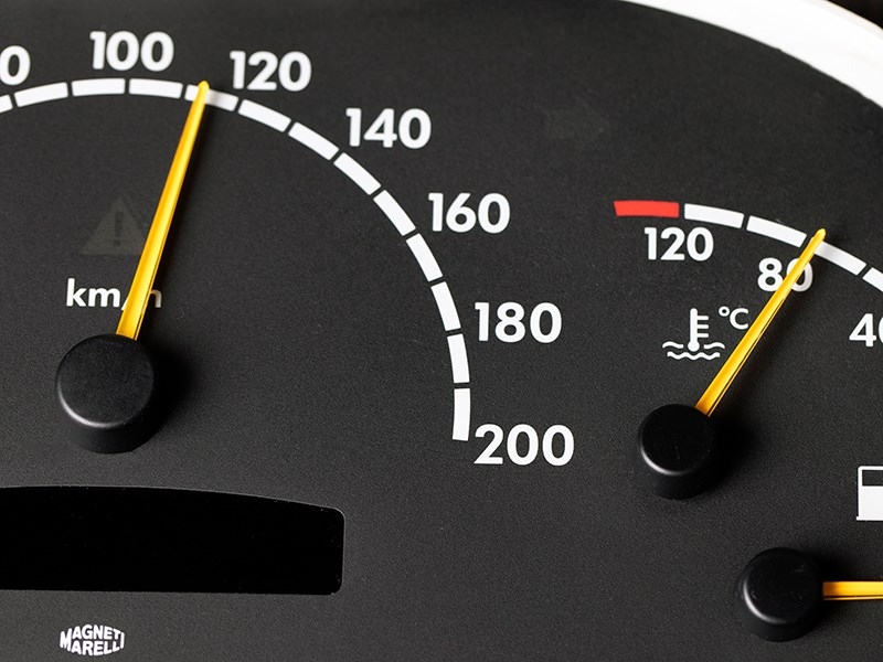 Китайское правительство планирует ограничить разгон до &ldquo;сотни&rdquo; автомобилей