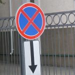 Московские власти отклонили идею разрешить такси и инвалидам остановку под запретом