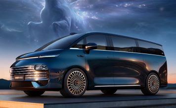 Geely открыла предзаказы на гибридный минивэн Galaxy V900 с запасом хода 1200 километров