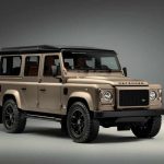 На покраску этого классического Land Rover Defender потребуется около 300 часов