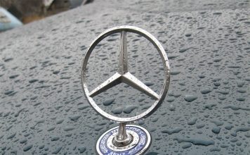 Дональду Трампу не удалось убедить Mercedes-Benz переехать в США