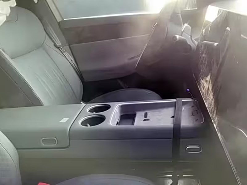 Появились изображения интерьера полноразмерного кроссовера Volkswagen ID. Era 9X