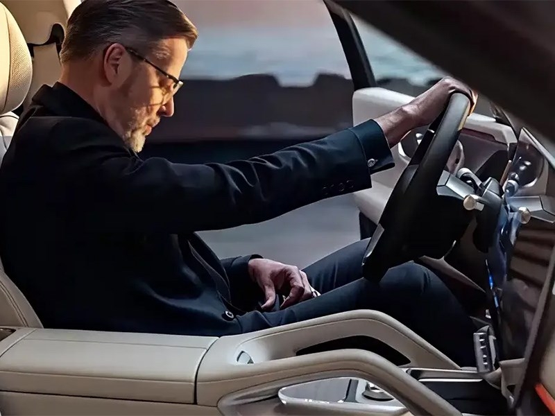 В сети появились изображения салона нового кроссовера Zeekr 8X