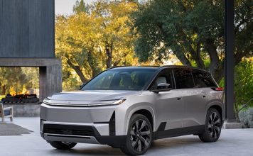 Toyota Highlander обновился и стал электрокаром