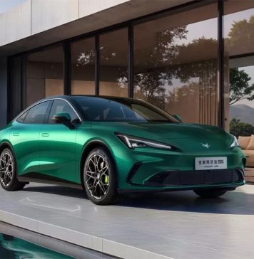 Arcfox выводит на рынок гибридный Alpha S5 с запасом хода 1450 км