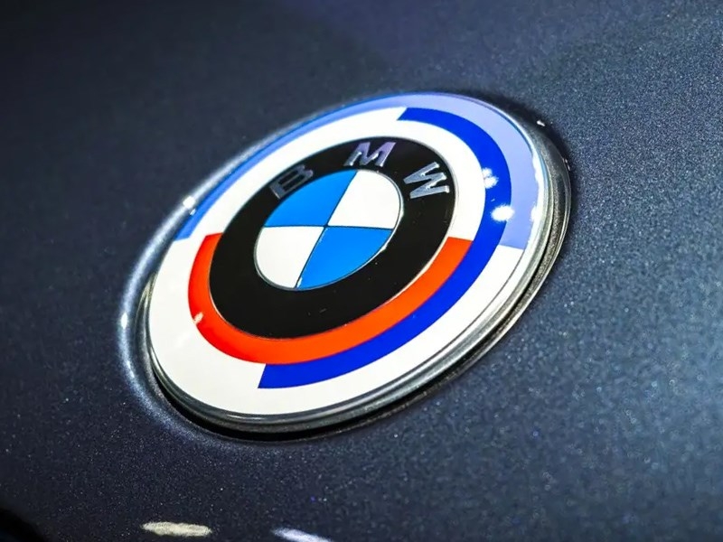 BMW готовит почву для электрического спорткара