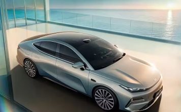 Geely представила новую гибридную версию седана Starshine 8 с запасом хода 1725 км