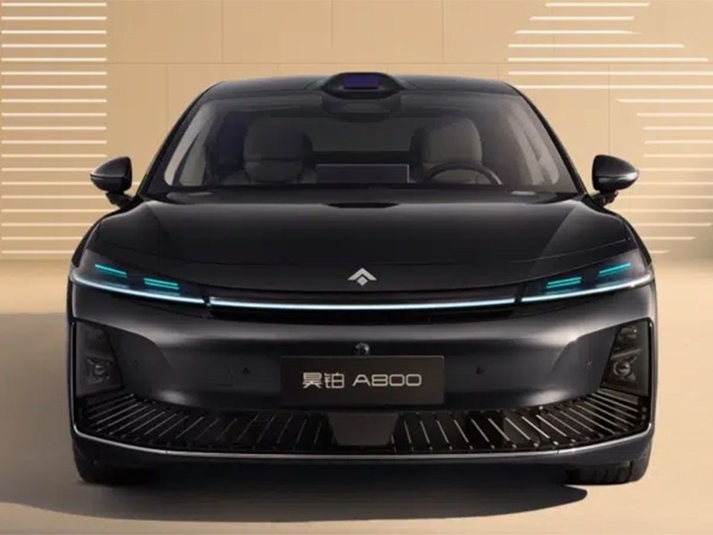 Новый седан GAC Hyptec A800 получил три электромотора и продвинутый автопилот
