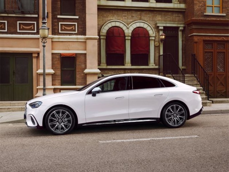 Седан Mercedes-Benz C-Class получил электрическую версию: 489 л.с. и 762 км запаса хода