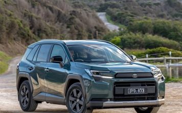 Toyota не спешит выпускать электрический RAV4, ставка сделана на bZ4X