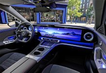 В Mercedes посчитали, что три экрана — это много, поэтому C-Class получит один огромный тачскрин