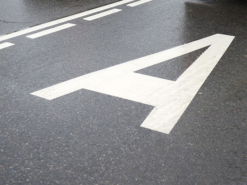 Выделенные полосы останутся закрытыми: Госдума отклонила инициативу для байкеров и инвалидов