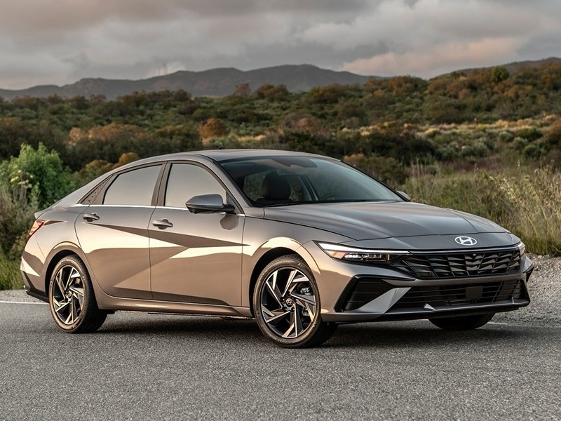 Гибридный Hyundai Elantra попал под крупный отзыв из-за риска возгорания