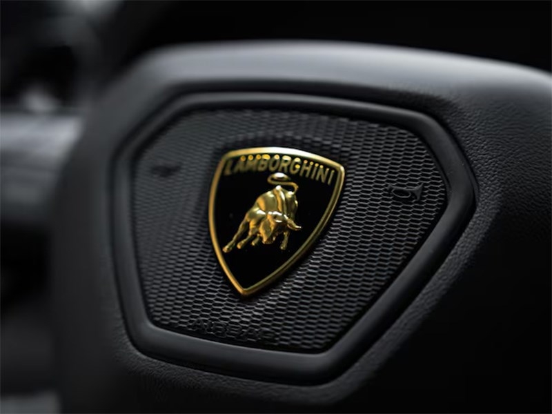 Lamborghini отказалась спешить с электромобилями и сделала ставку на гибриды