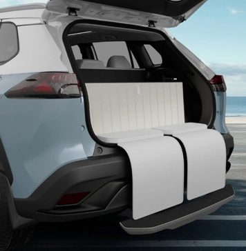 Toyota Corolla Cross получила опцию, как у Rolls-Royce Cullinan