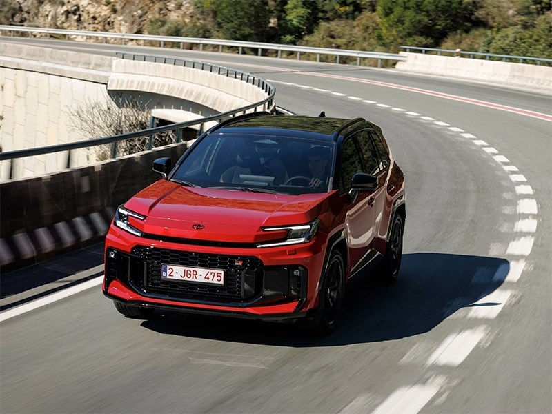 Toyota может выпустить RAV4 с мощным турбомотором