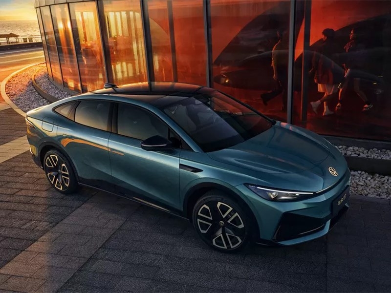 Volkswagen и Xpeng представили электроседан ID. Unyx 07 с запасом хода 558 км