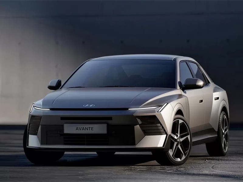 Hyundai обновил Elantra. Седан стал крупнее и мощнее
