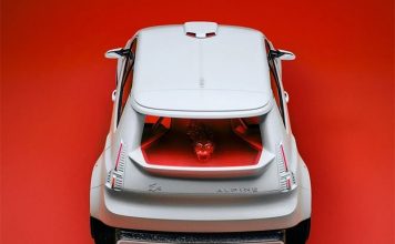 Alpine и Lacoste превратили электрический хот-хэтч A290 Rallye в автомобиль с крокодилом вместо заднего стекла