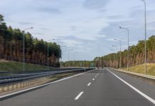 Многодетным семьям предложили летом бесплатно пользоваться платными трассами