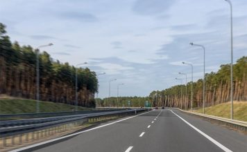 Многодетным семьям предложили летом бесплатно пользоваться платными трассами